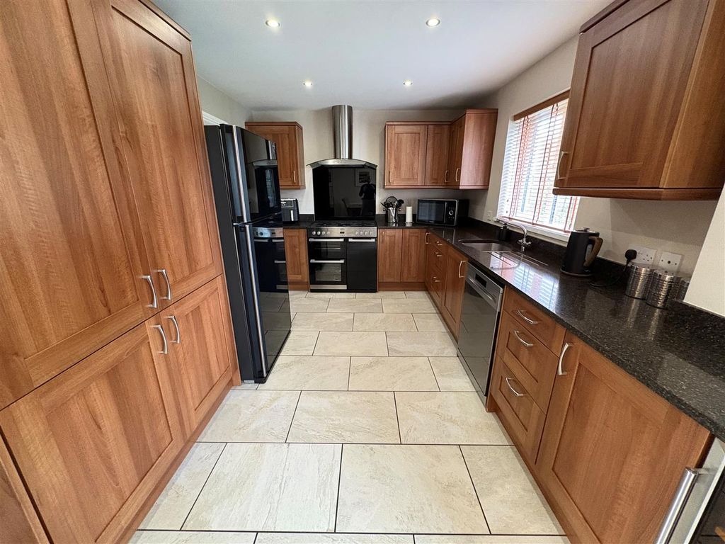 Property photo 3 of 32