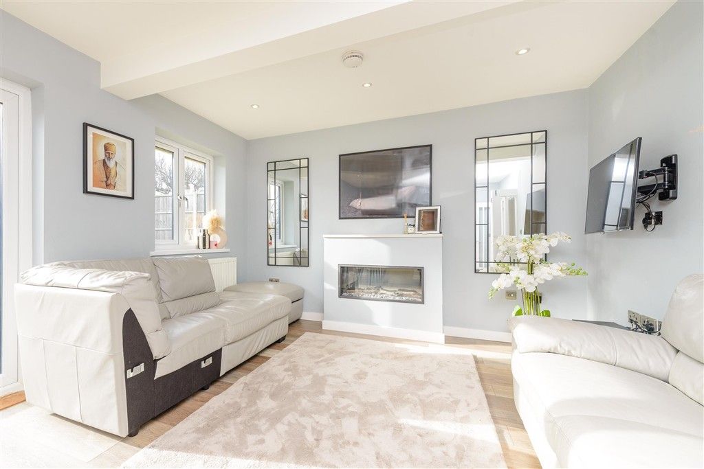 Property photo 1 of 17 Lounge/Diner