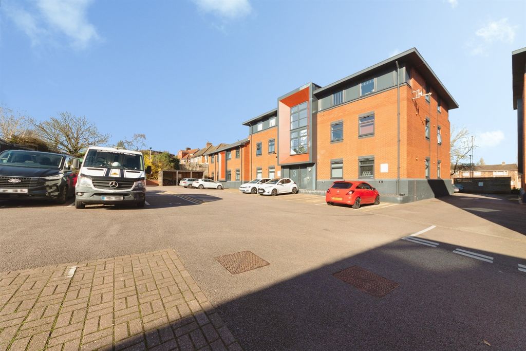 Property photo 2 of 20