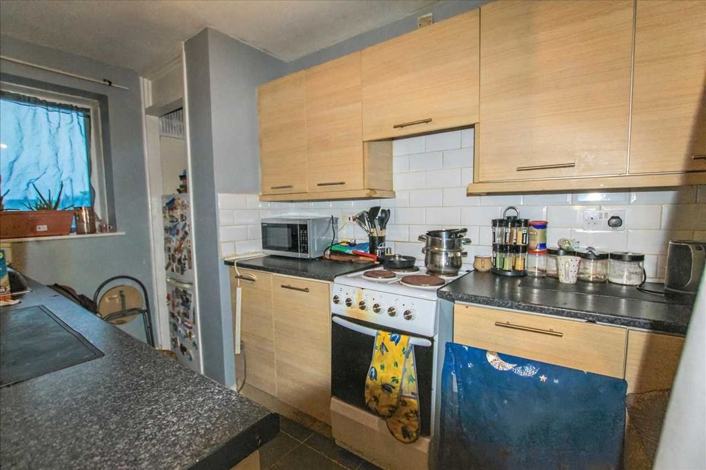 Property photo 2 of 6 Kitchen