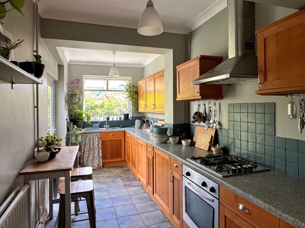 Property photo 3 of 20 Kitchen