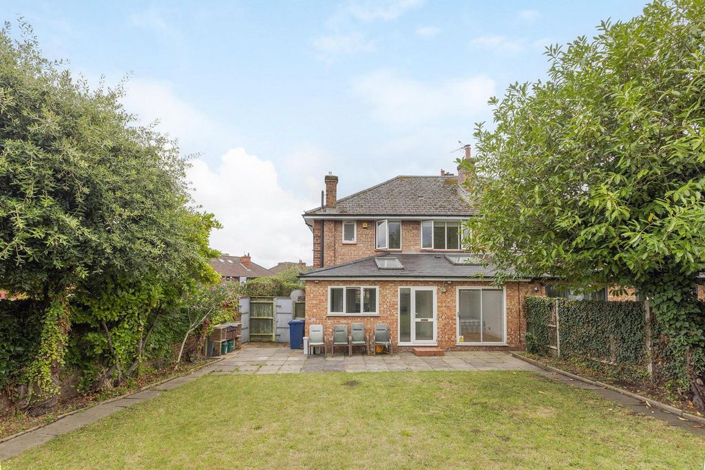 Property photo 2 of 22