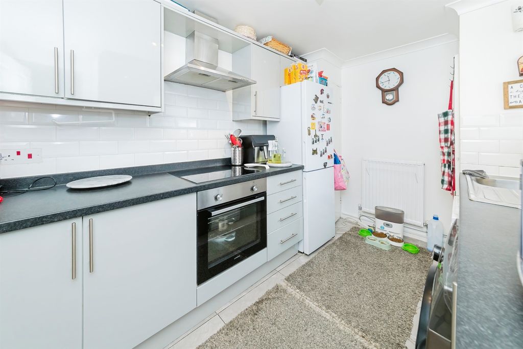 Property photo 3 of 16