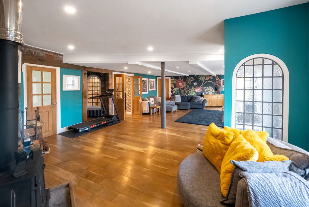 Property photo 2 of 42