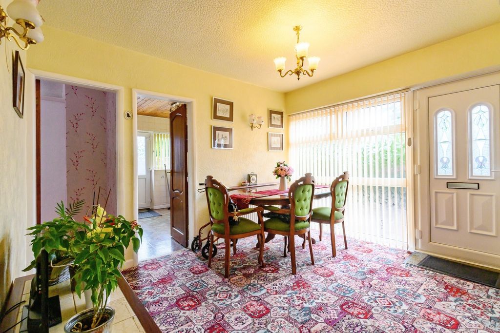 Property photo 2 of 17 Photo