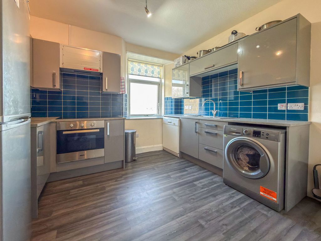 Property photo 3 of 34