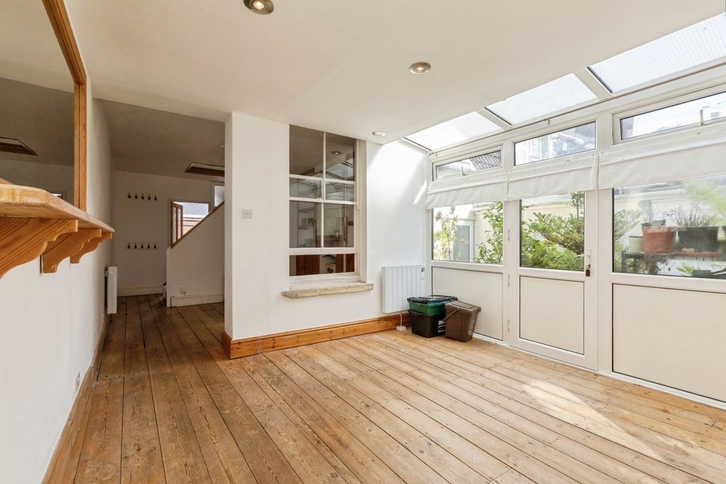 Property photo 2 of 12 Pbox-Img.Jpg