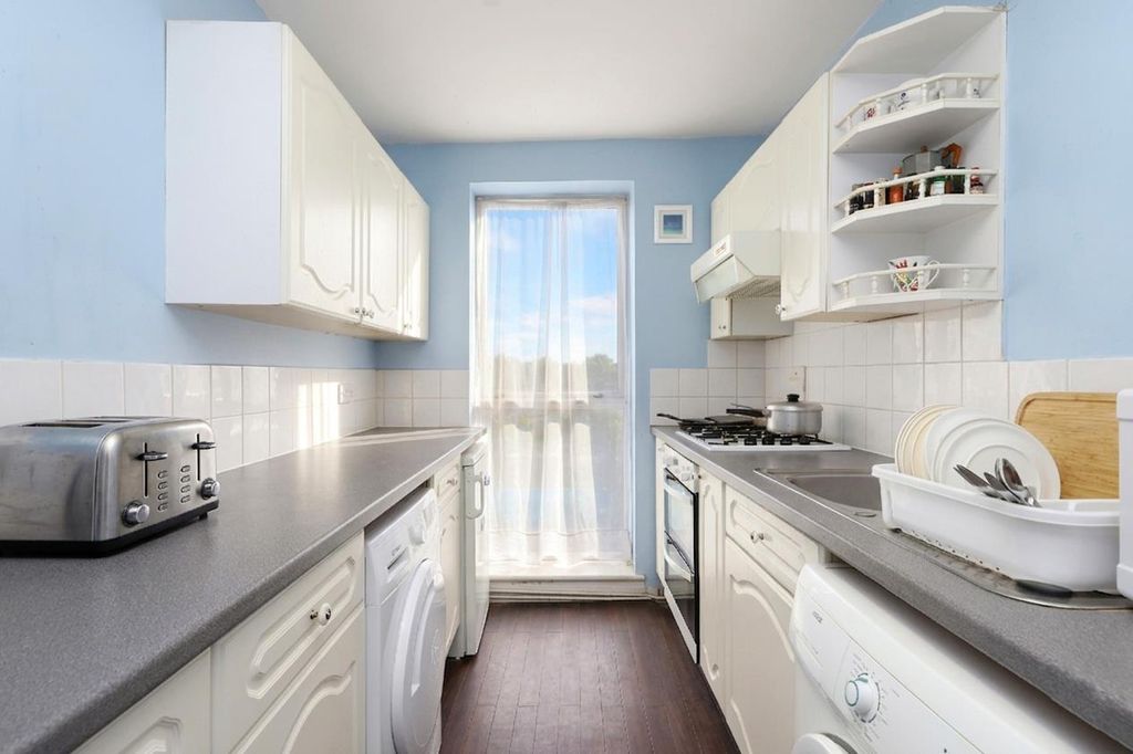 Property photo 2 of 8 Kitchen