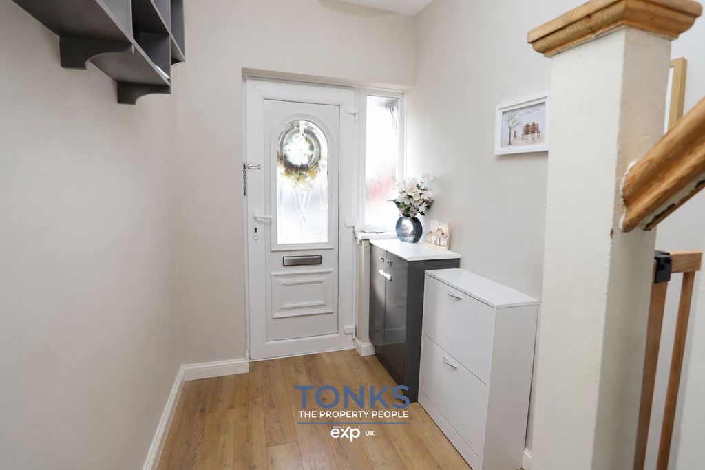Property photo 2 of 27