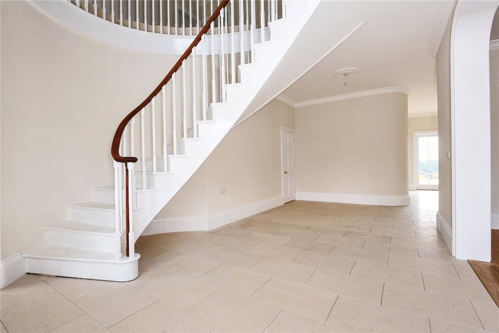 Property photo 2 of 8 Entrance Hall