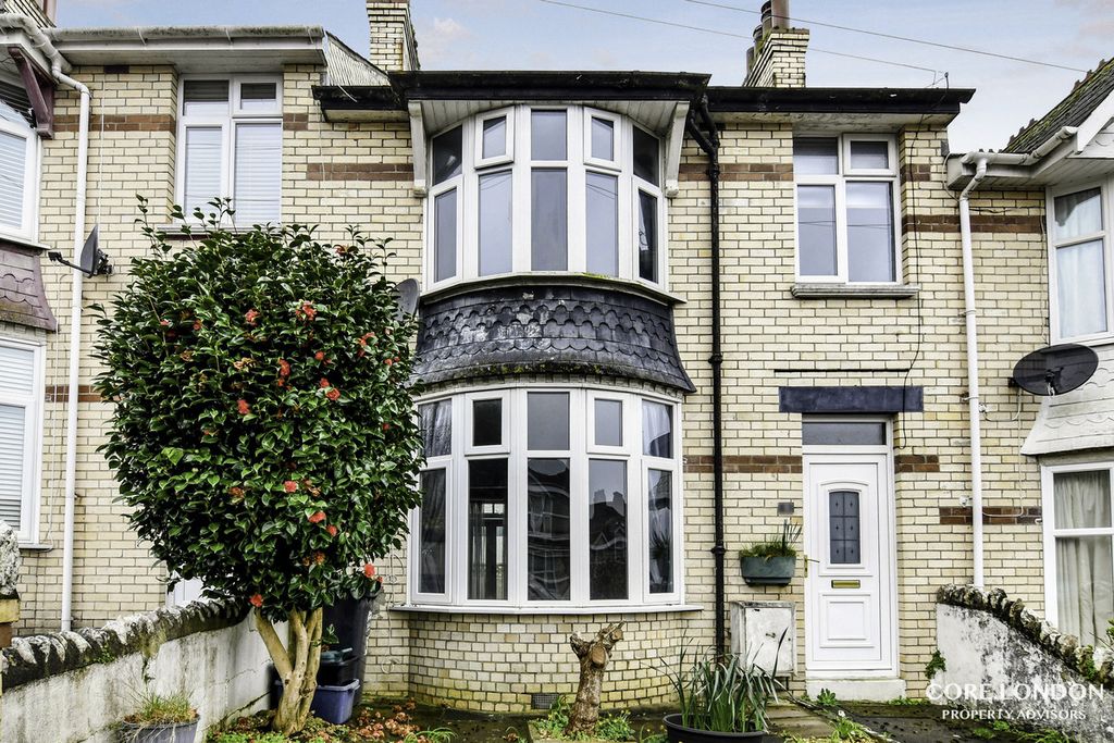 Property photo 2 of 27