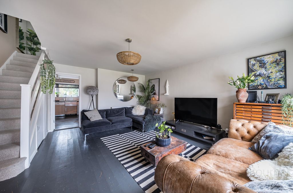 Property photo 2 of 15 B16Af827-d4Fe-435...