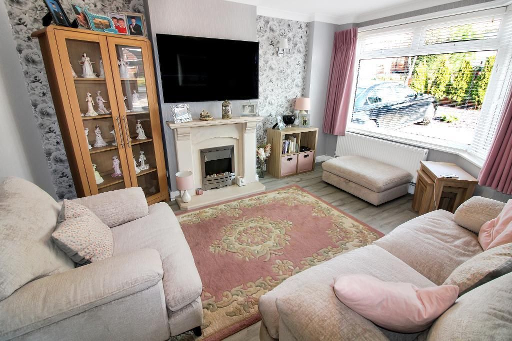 Property photo 2 of 13 Lounge