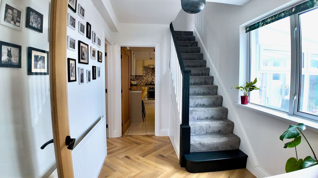 Property photo 2 of 30