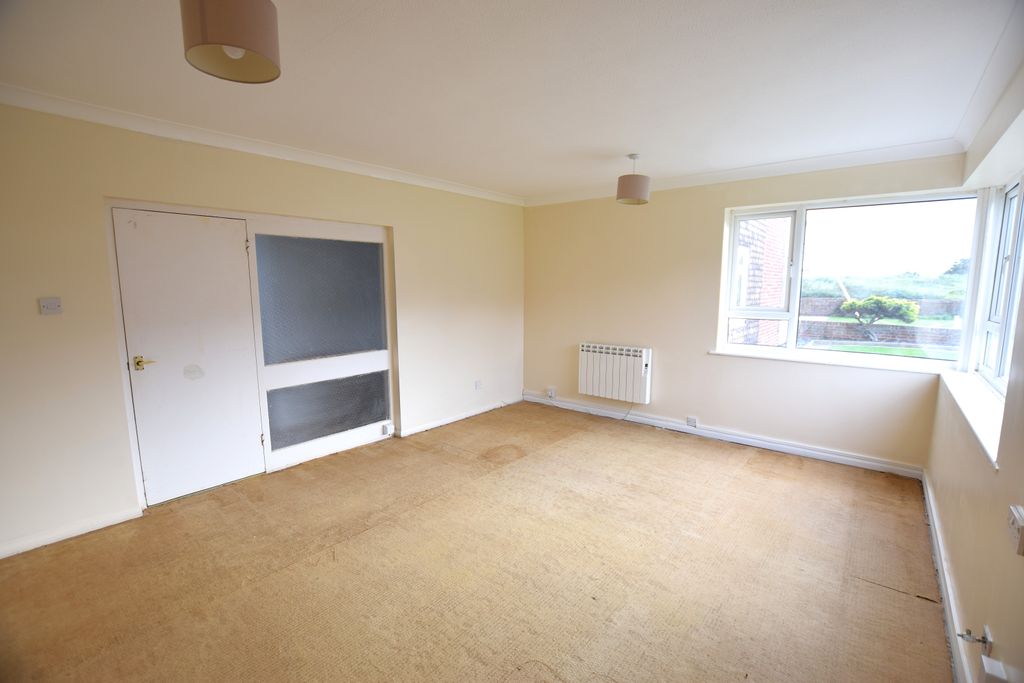 Property photo 3 of 16 Living Room