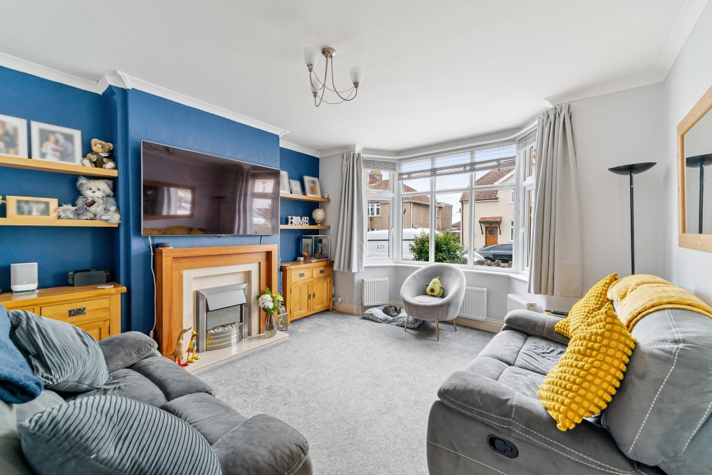 Property photo 3 of 33 Gallery