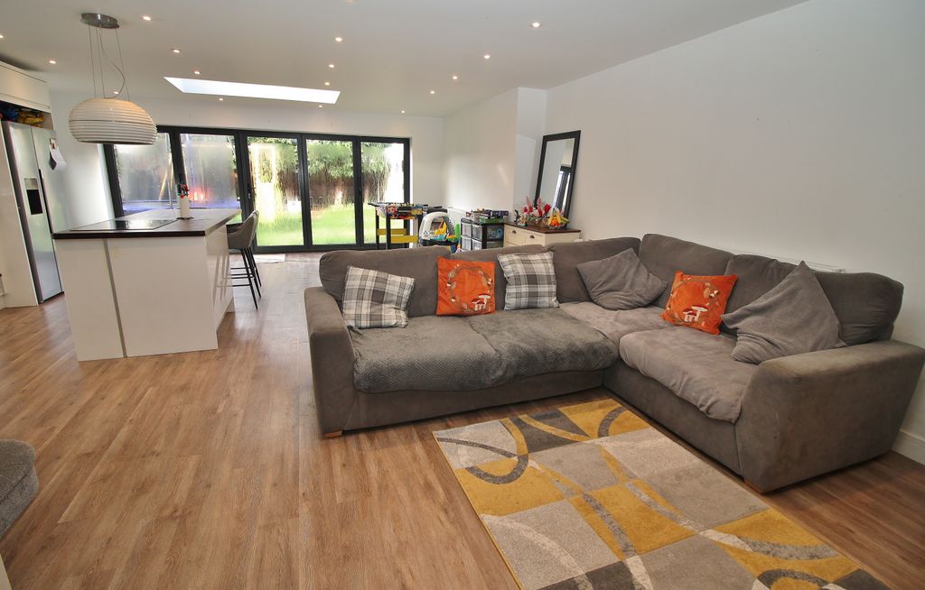 Property photo 3 of 14