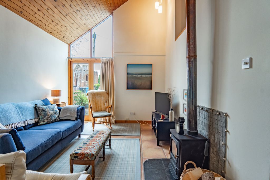 Property photo 3 of 34