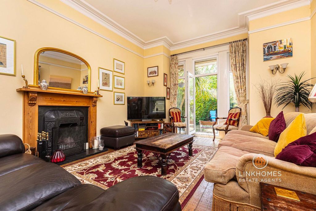 Property photo 3 of 35