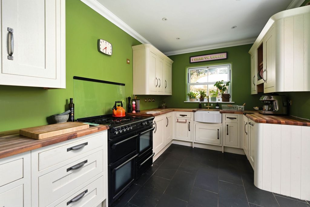 Property photo 2 of 16 Kitchen