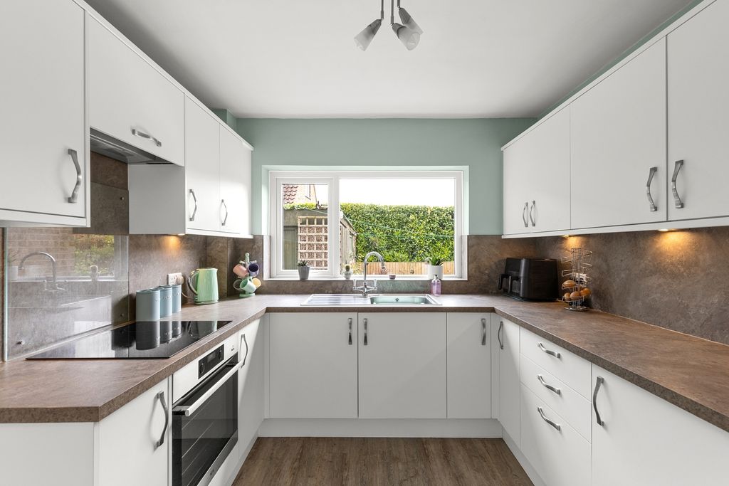 Property photo 3 of 20 Kitchen