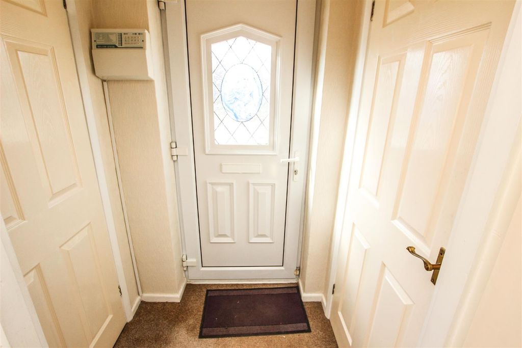 Property photo 2 of 17 Entrance Hall