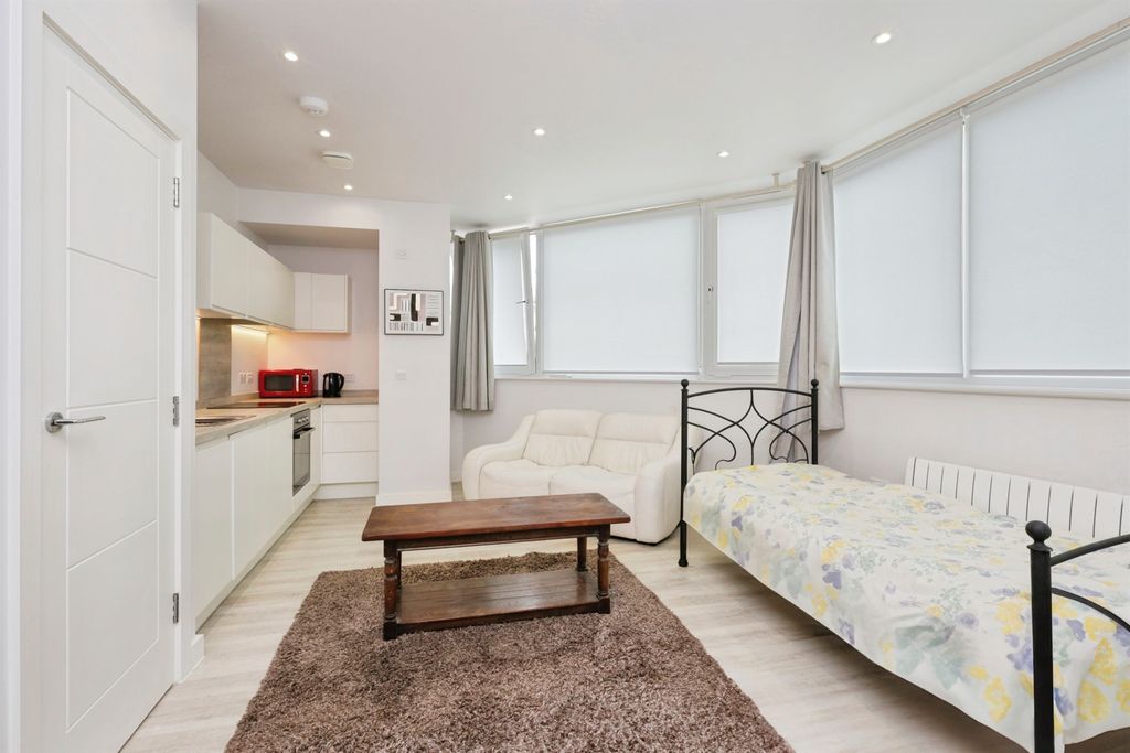 Property photo 3 of 13