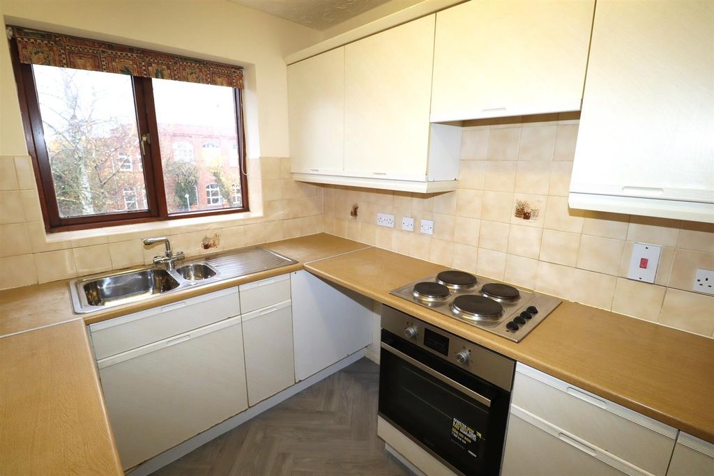 Property photo 3 of 6 Kitchen.Jpg