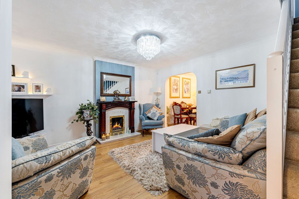 Property photo 2 of 27