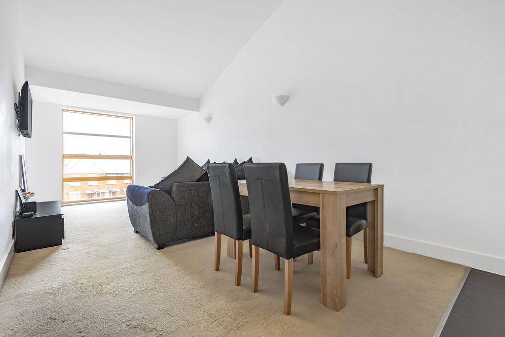 Property photo 2 of 8 3