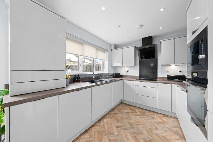 Property photo 3 of 32