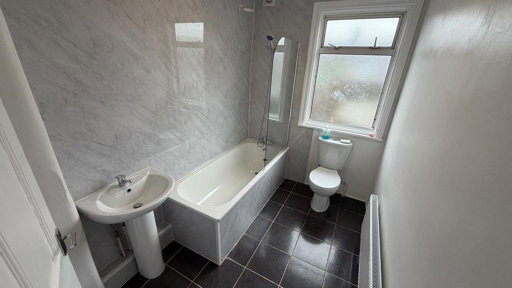 Property photo 2 of 3