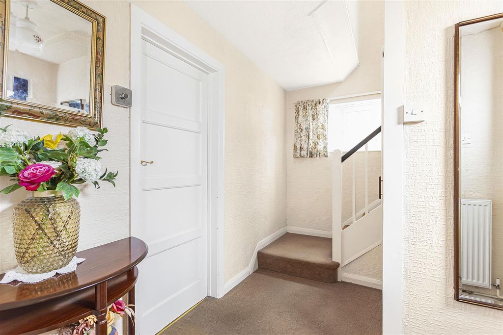 Property photo 3 of 18 Ruggles Brise Hallway.Jpg