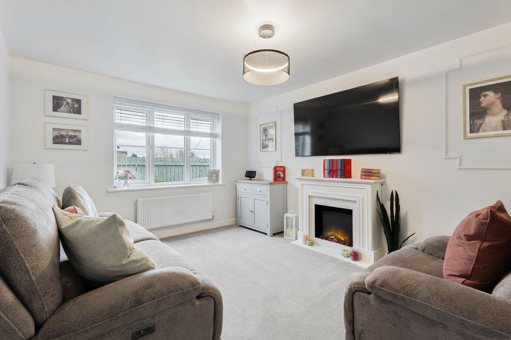 Property photo 2 of 21 Living Room