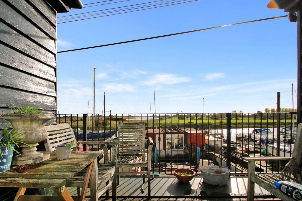 Property photo 2 of 26