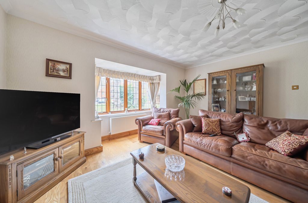 Property photo 2 of 14 1385387-9-6933074...