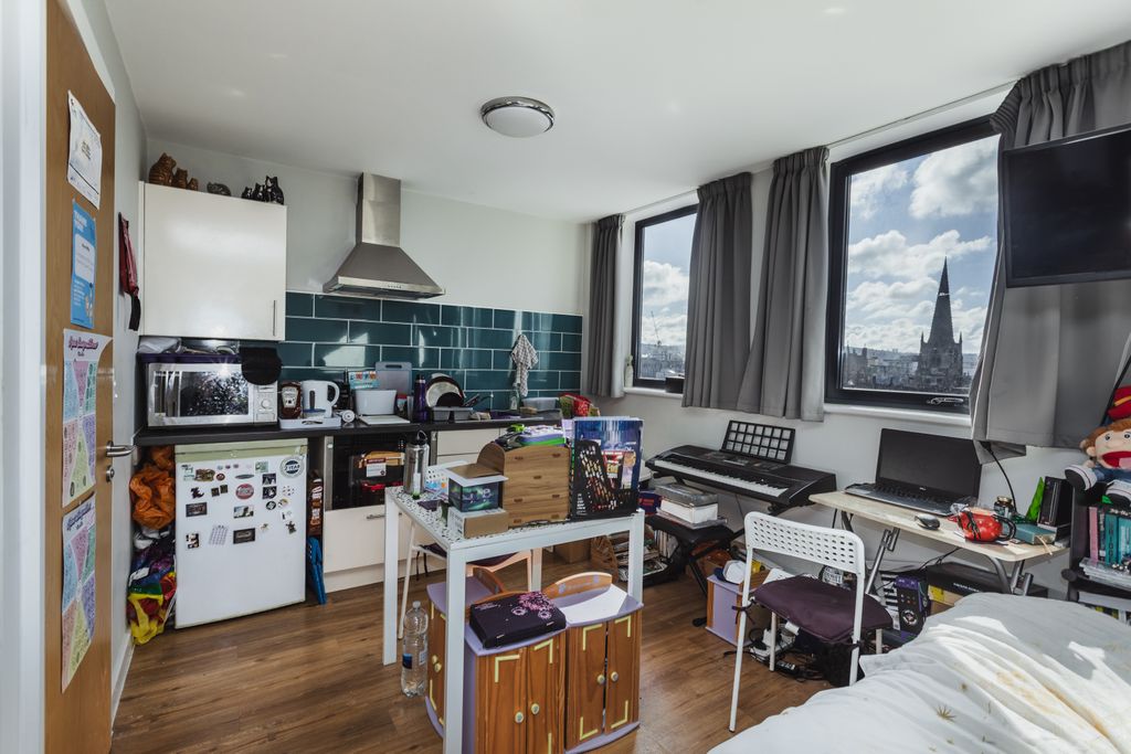 Property photo 2 of 11