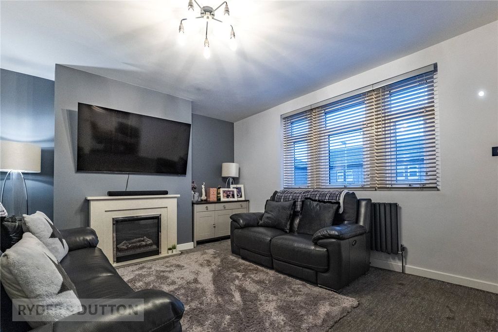 Property photo 2 of 22 Living Room