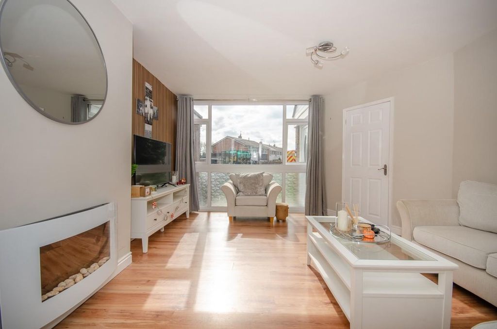 Property photo 2 of 18 Lounge.Jpg