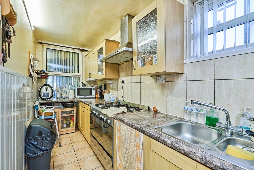 Property photo 3 of 18 Pbox-Img.Jpg