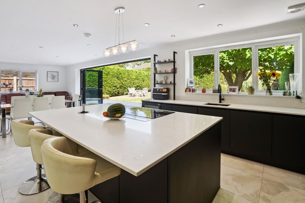 Property photo 2 of 27 Kitchen