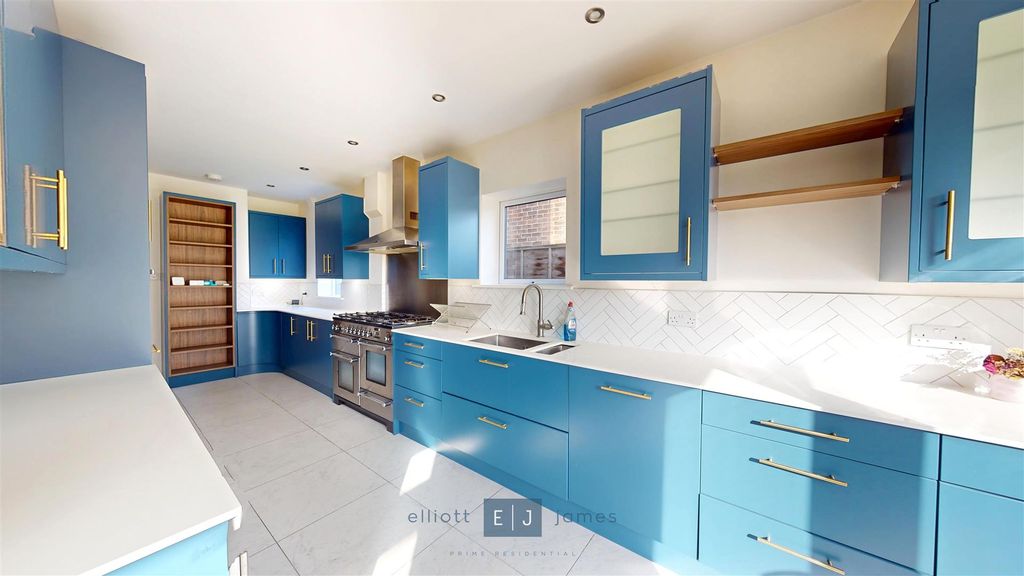 Property photo 3 of 27