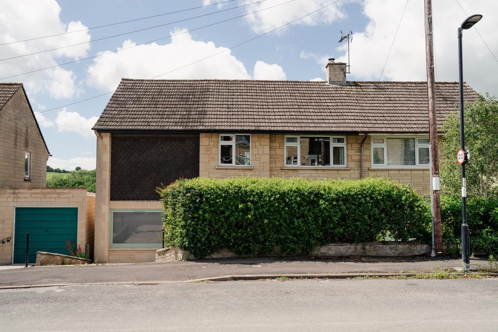 Property photo 2 of 25