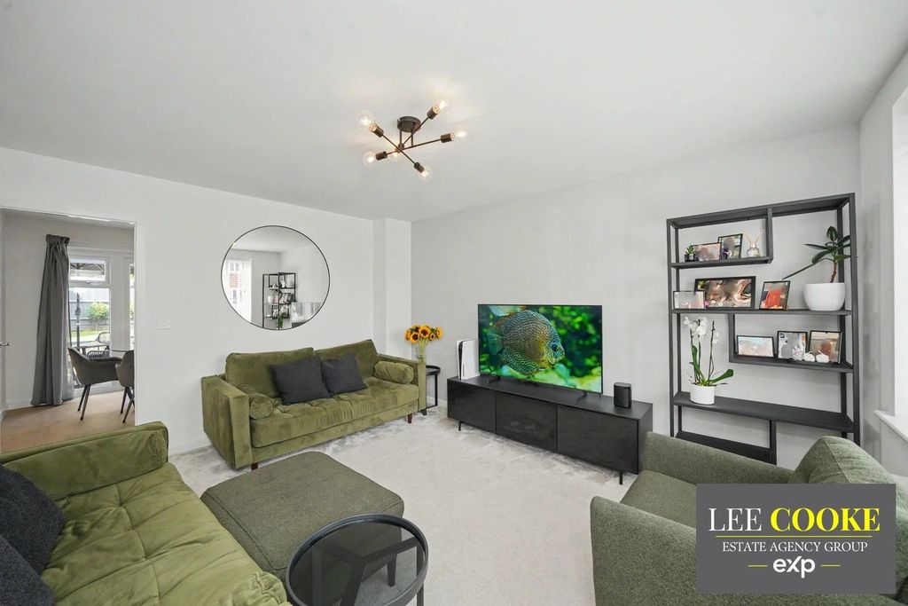 Property photo 2 of 30