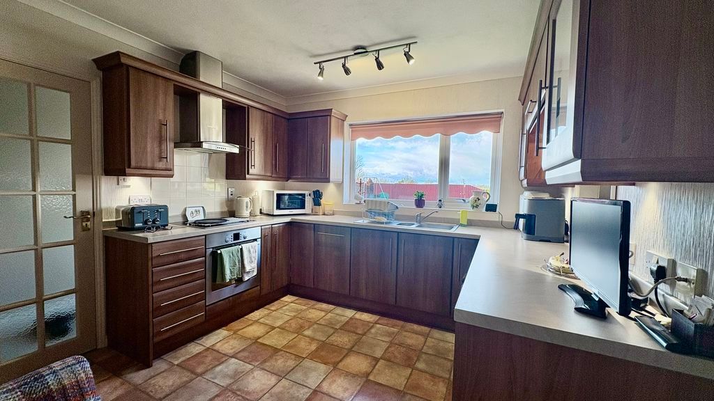 Property photo 3 of 18 Photo 4