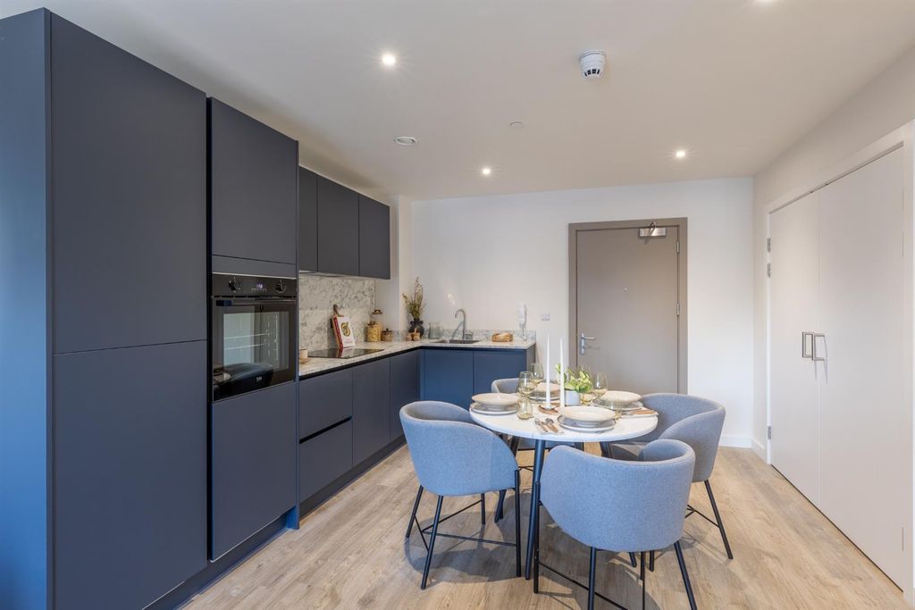 Property photo 3 of 16 2 Bed-31.Jpg