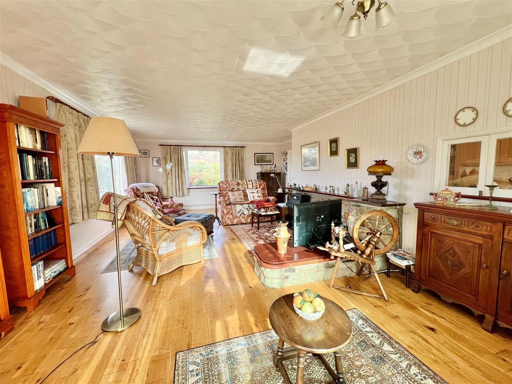 Property photo 2 of 21