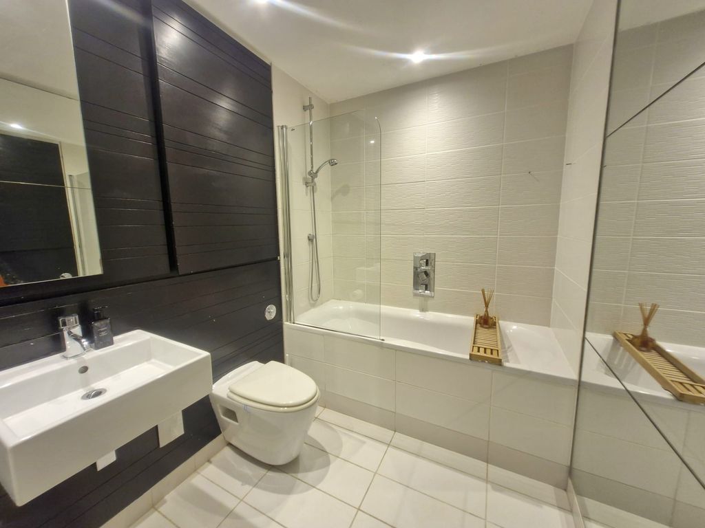 Property photo 1 of 7 Bathroom