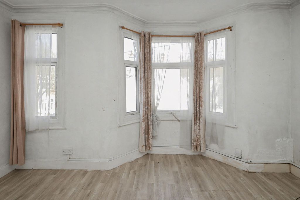 Property photo 2 of 15 35 Westerham Road, Leyton, London E10 7Ae