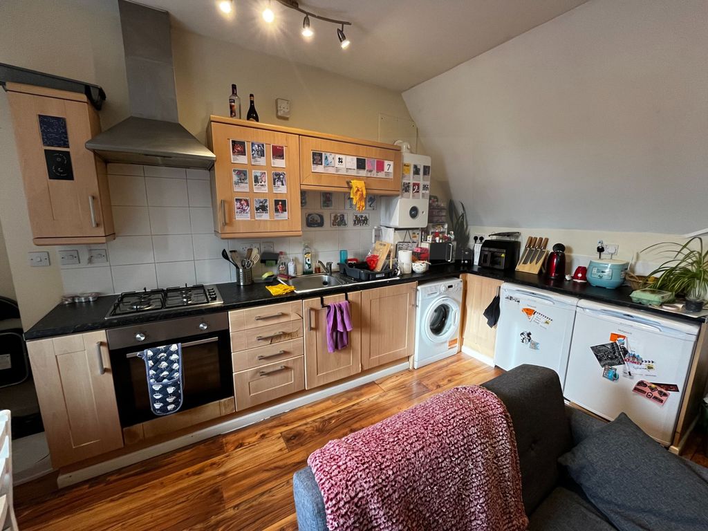 Property photo 3 of 7 Photo 6